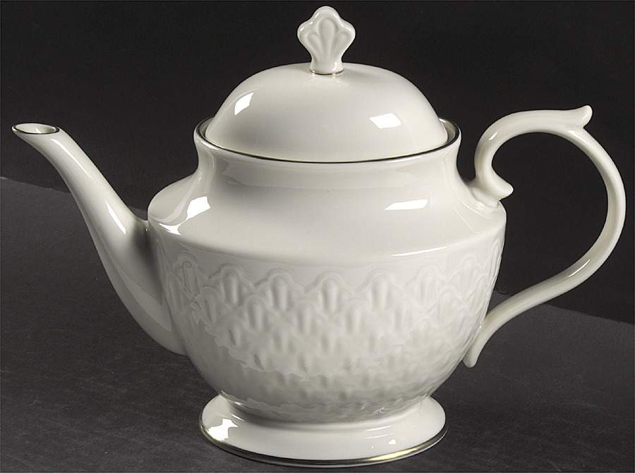 Jacquard Gold Teapot & Lid by Lenox-1