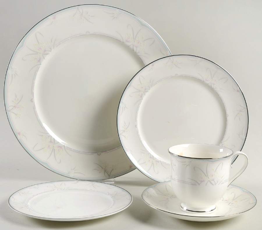 Marianne 40 Piece Estate Set by Lenox-1