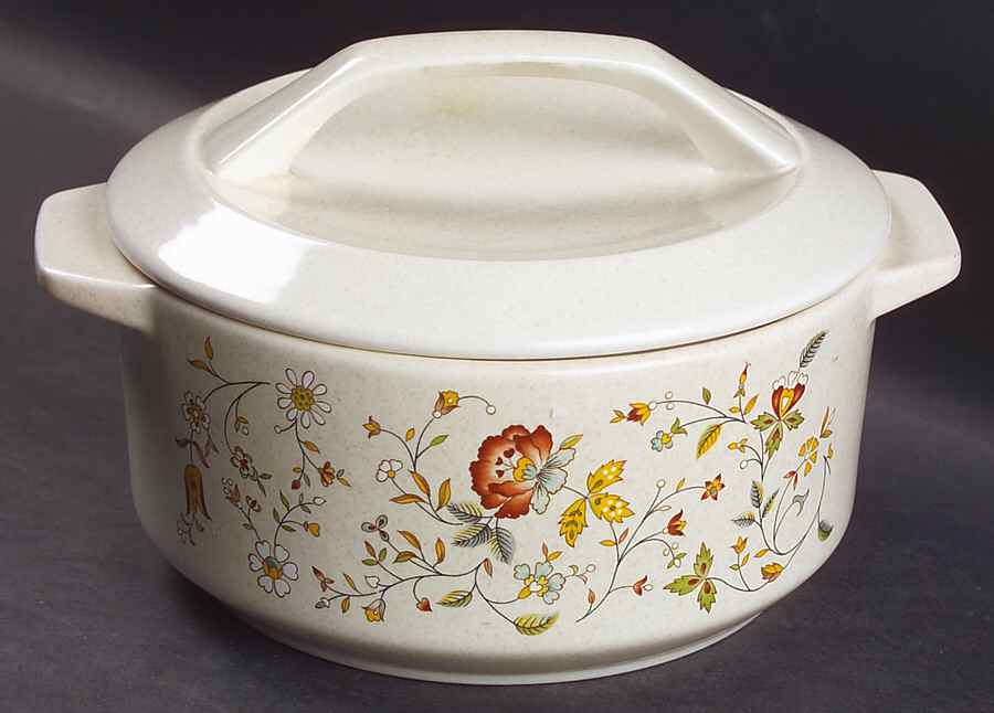 Merriment 1.25 Qt Round Covered Casserole by Lenox-1