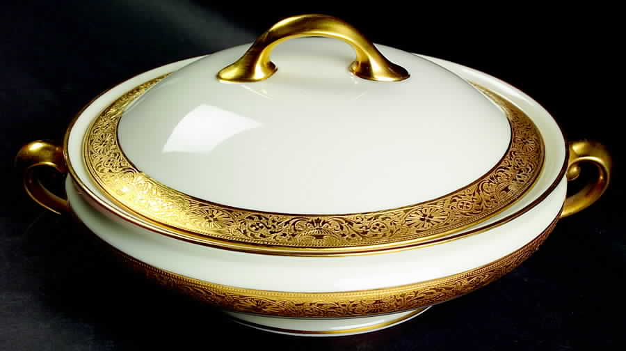 P22 Round Covered Vegetable by Lenox-1