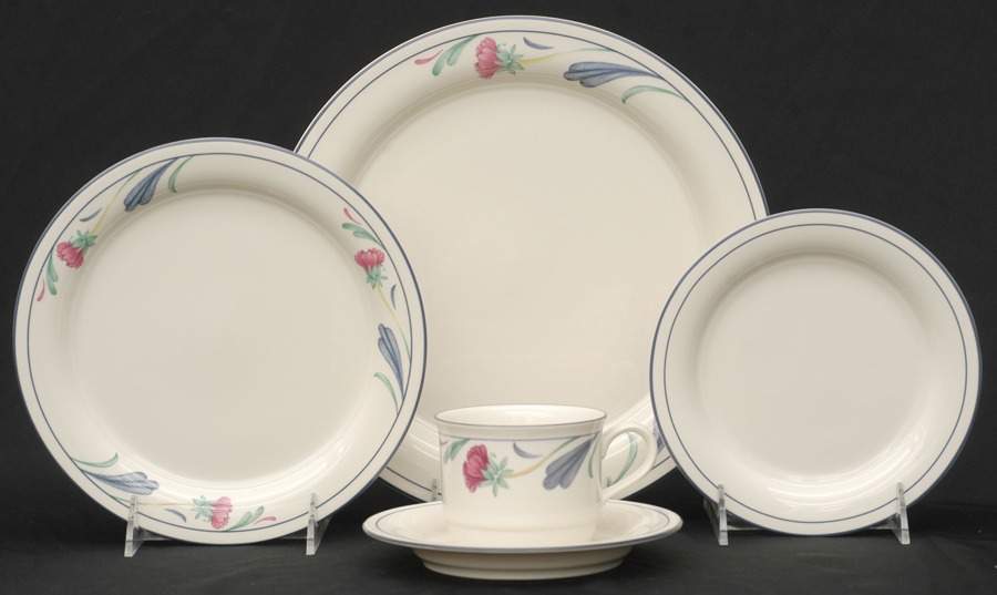Poppies On Blue 40 Piece Estate Set by Lenox-1