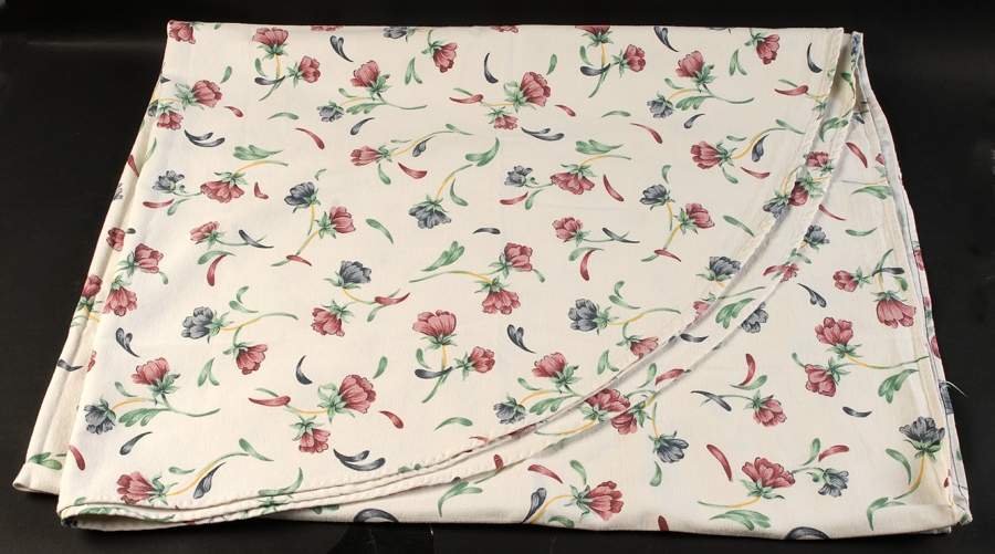 Poppies On Blue 51" X 87" Oval Tablecloth by Lenox-1