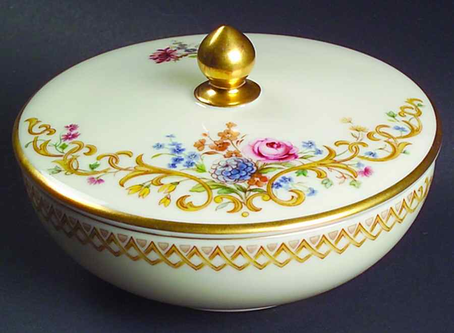 Queen's Garden Round Box & Lid by Lenox-1