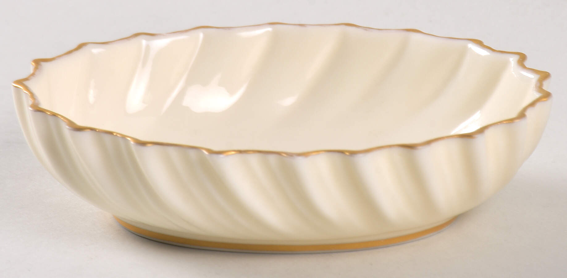 R86 Oval Shell Shaped Dish by Lenox-1