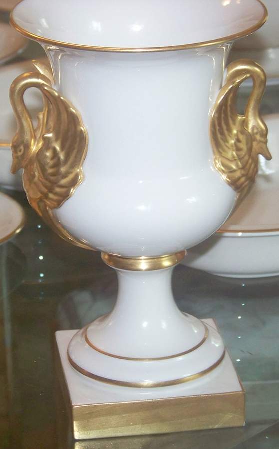 R86 9" Handled Vase by Lenox-1