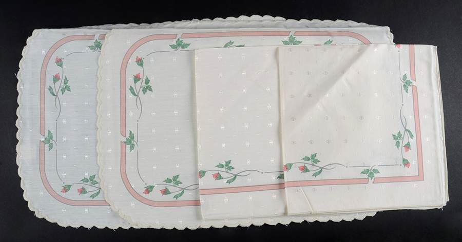 Rose Manor Pink Linen Placemat and Napkin Set - Set of 4 by Lenox-1