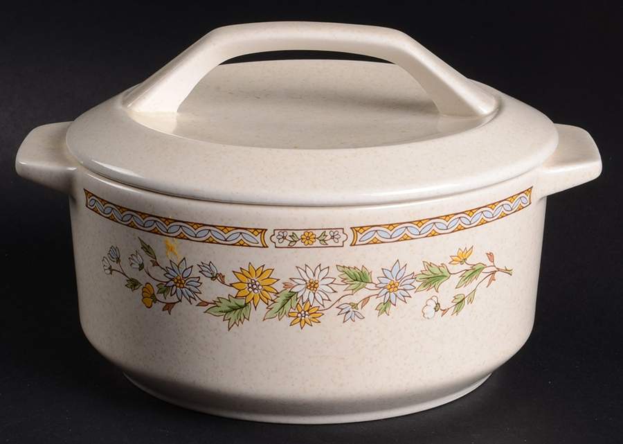 Sandflowers 1.25 Qt Round Covered Casserole by Lenox-1