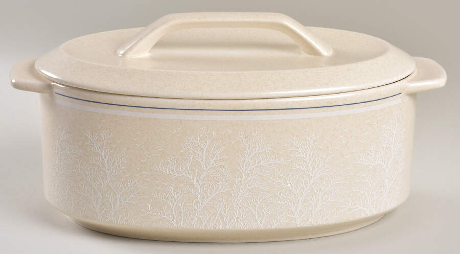 Silhouette 2.5 Quart Oval Covered Casserole by Lenox-1