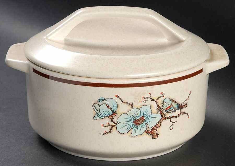 Softwind 1.25 Qt Round Covered Casserole by Lenox-1