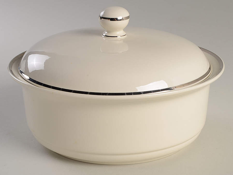 Solitaire 2 Qt Round Covered Casserole by Lenox-1
