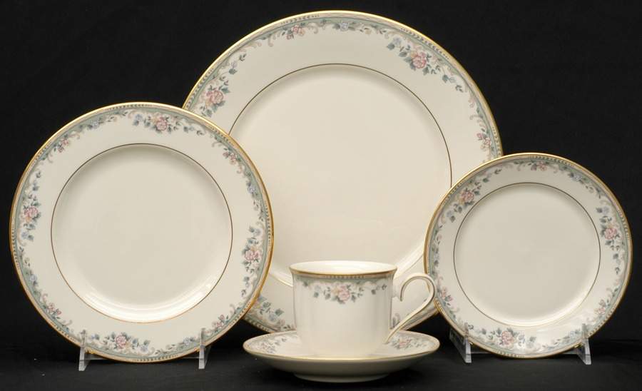 Spring Vista 40 Piece Estate Set by Lenox-1