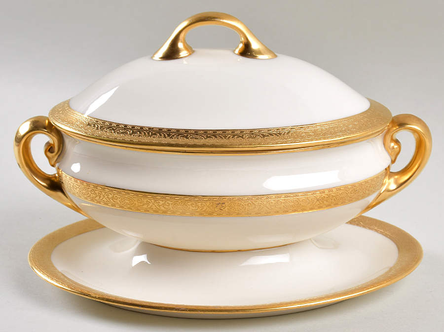 Stanford Sauce Boat with Attached Underplate & Lid by Lenox-1