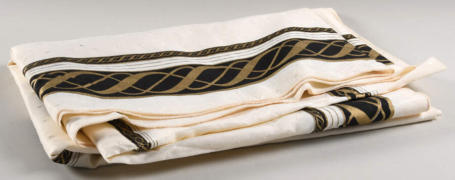 Tyler 62" X 86" Oblong Tablecloth by Lenox-1