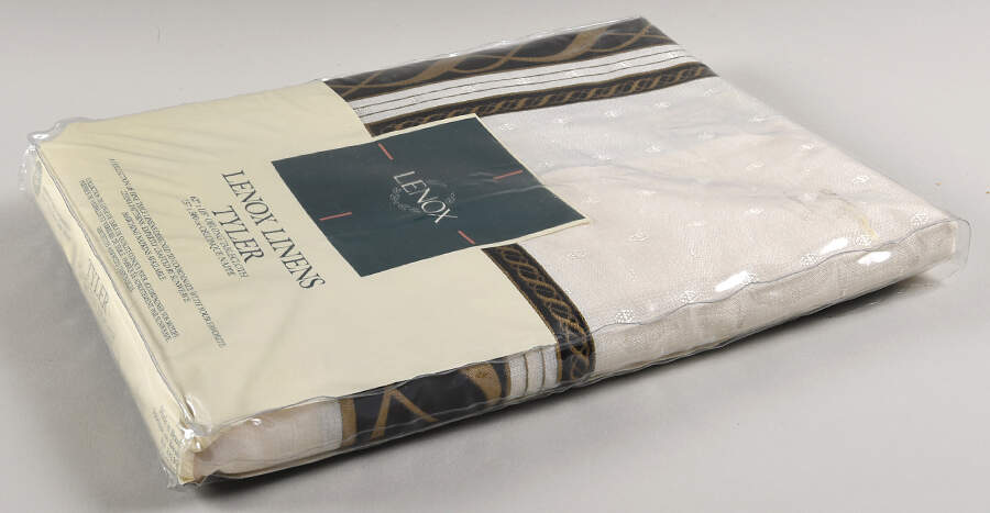 Tyler 62" X 118" Oblong Tablecloth by Lenox-1