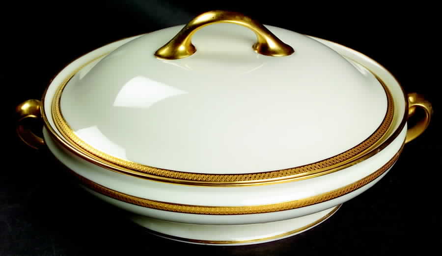 V36 Round Covered Vegetable by Lenox-1