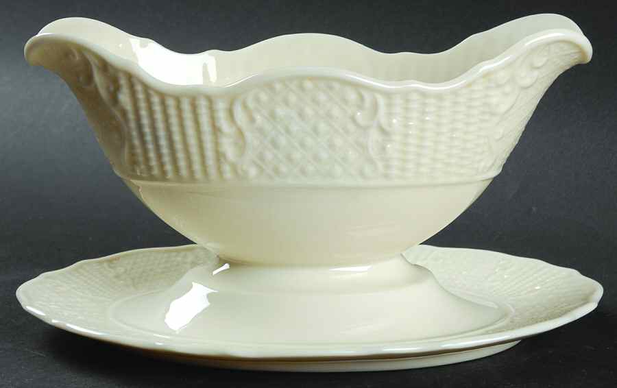 Washington Wakefield Off White Gravy Boat with Attached Underplate by Lenox-1