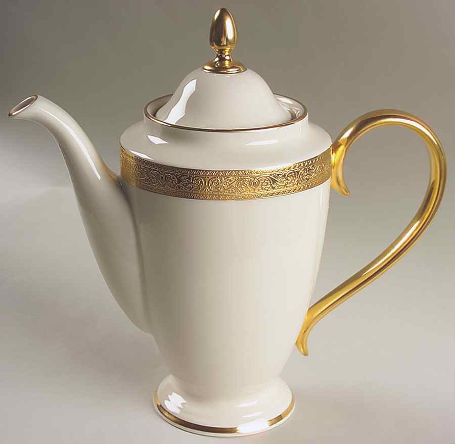 Westchester 1999 Shape Coffee Pot & Lid by Lenox-1