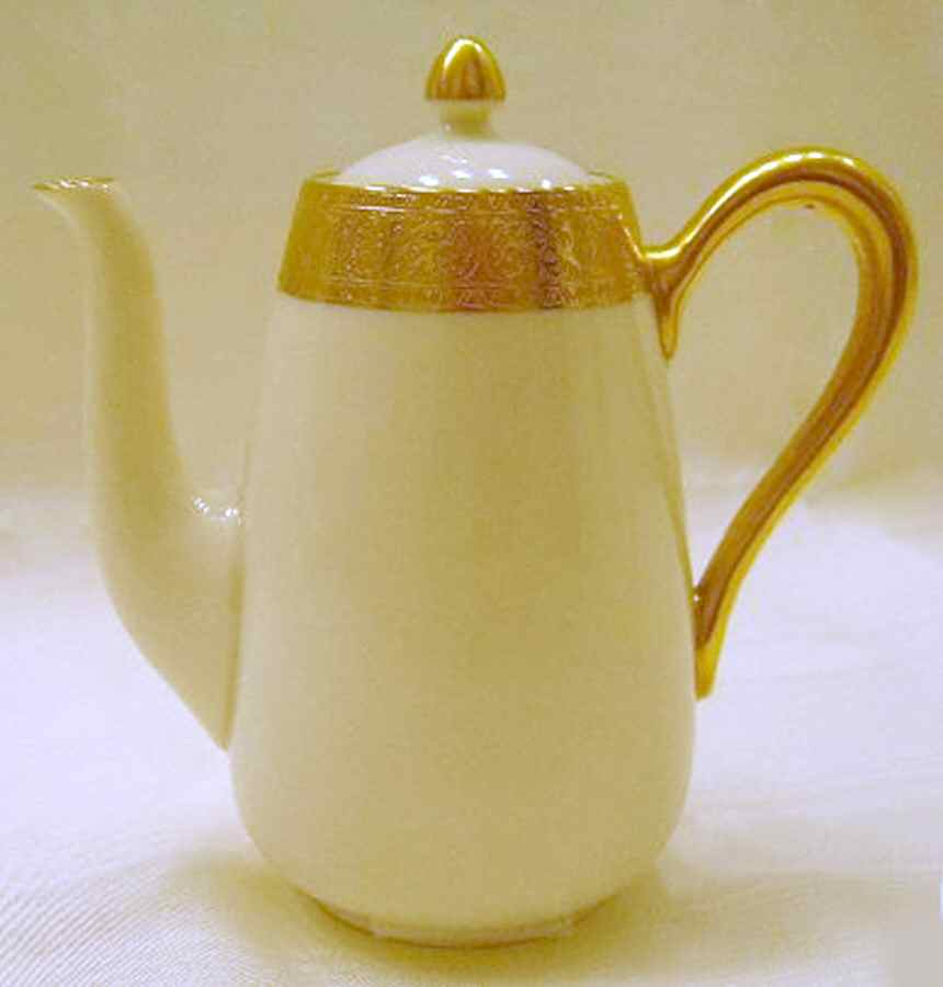 Westchester Shape 933 Breakfast Coffee Pot & Lid by Lenox-1