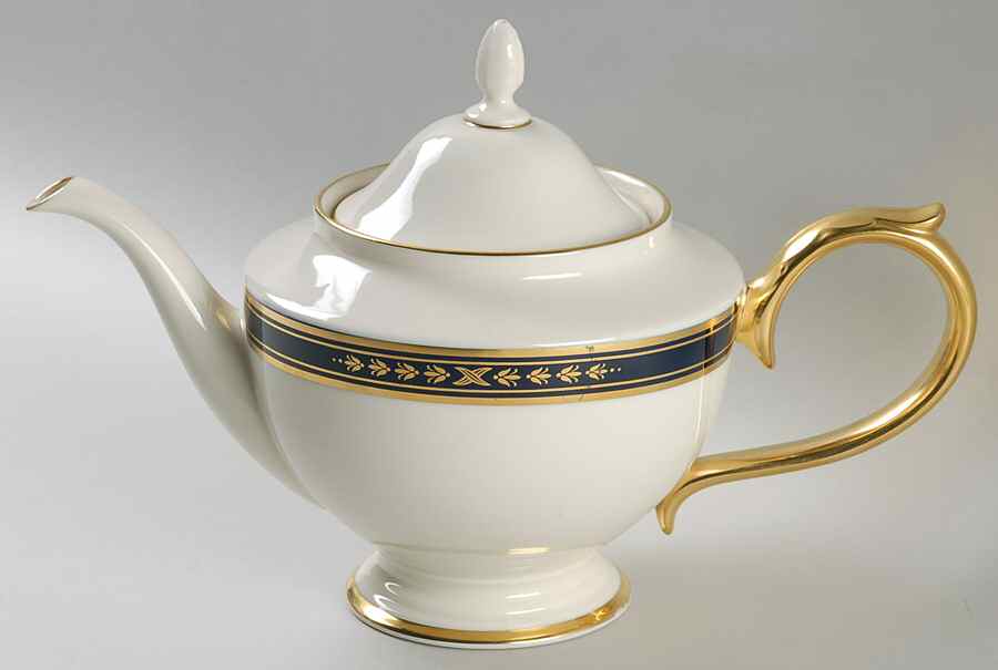 Winslow Castle Teapot & Lid by Lenox-1