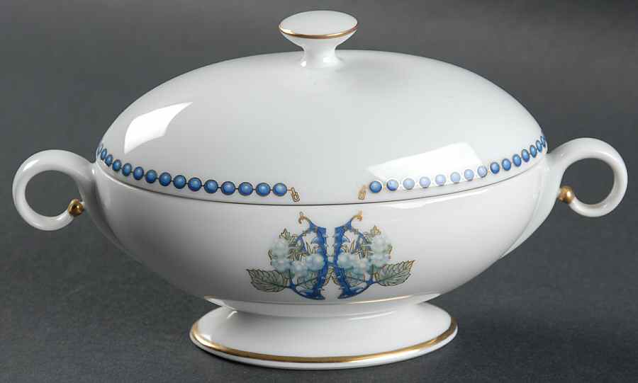 Mures (Blackberry) Sugar Bowl & Lid by Lalique-1