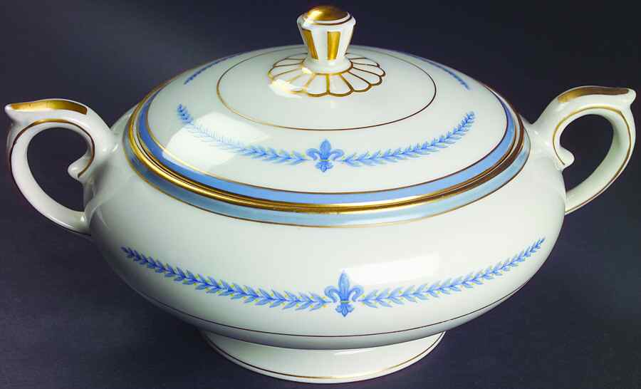 Puritan Round Covered Vegetable by Lamberton-1