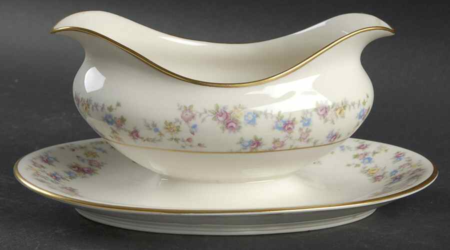 Reverie Gravy Boat with Attached Underplate by Lamberton-1