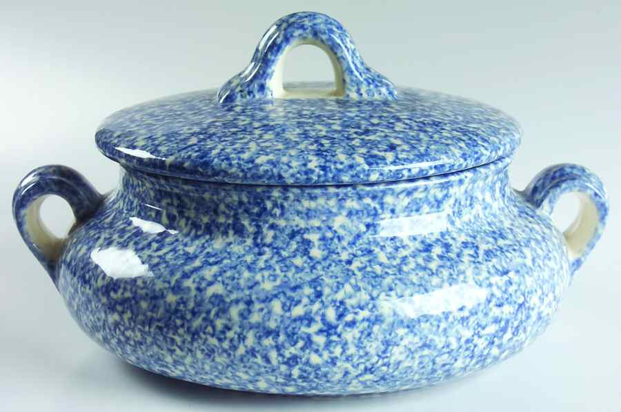 Blue Stipple 3 Quart Round Covered Casserole by Los Angeles-1