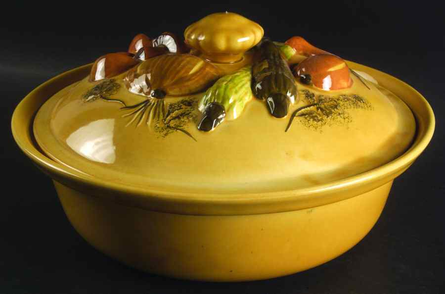 LAP3 3 Quart Round Covered Casserole by Los Angeles-1