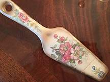 Dusty Blossom Solid Ceramic Pie/Cake Server by Lecot-1