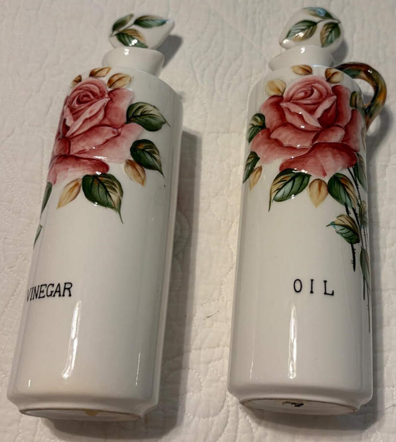 Americana Vinegar and Oil Set with Stoppers by Lefton-1
