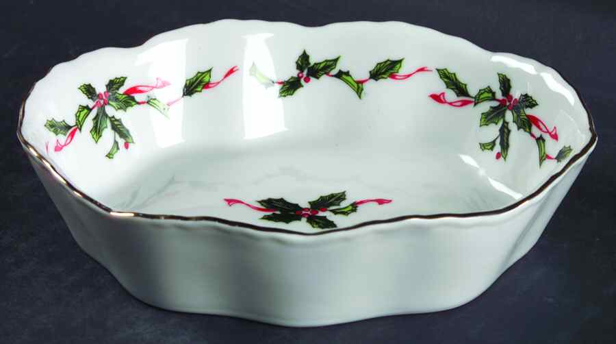 Boughs of Holly (SCALLOPED) Bon Bon by Lefton-1