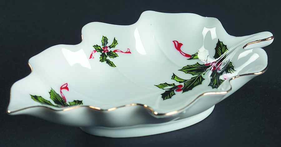 Boughs of Holly (SCALLOPED) Leaf Shaped Dish by Lefton-1