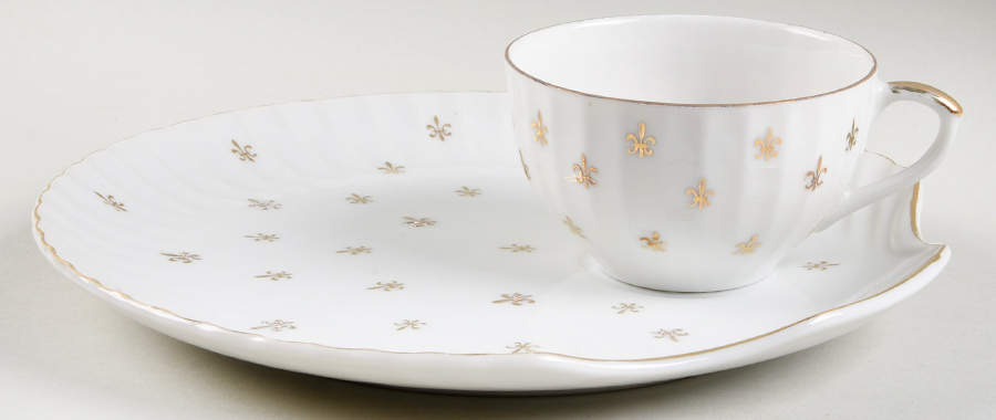 Fleur De Lis (Scalloped) Snack Plate & Cup Set by Lefton-1