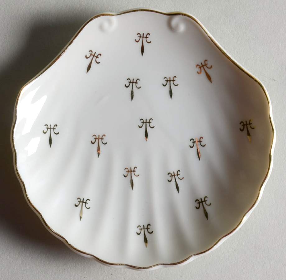 Fleur De Lis (Scalloped) Shell Shaped Dish by Lefton-1