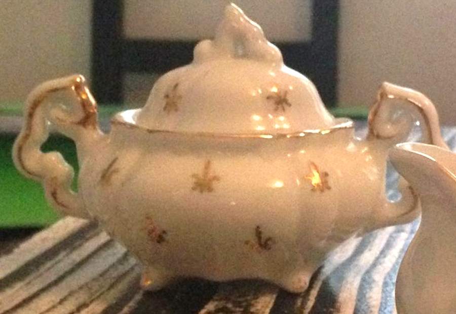 Fleur De Lis (Scalloped) Mini Sugar Bowl & Lid by Lefton-1