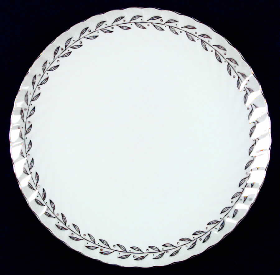 Golden Laurel Dinner Plate by Lefton-1