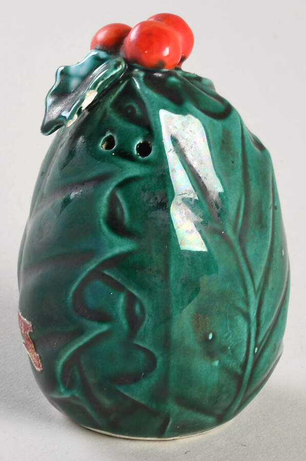 Green Holly Salt Shaker by Lefton-1