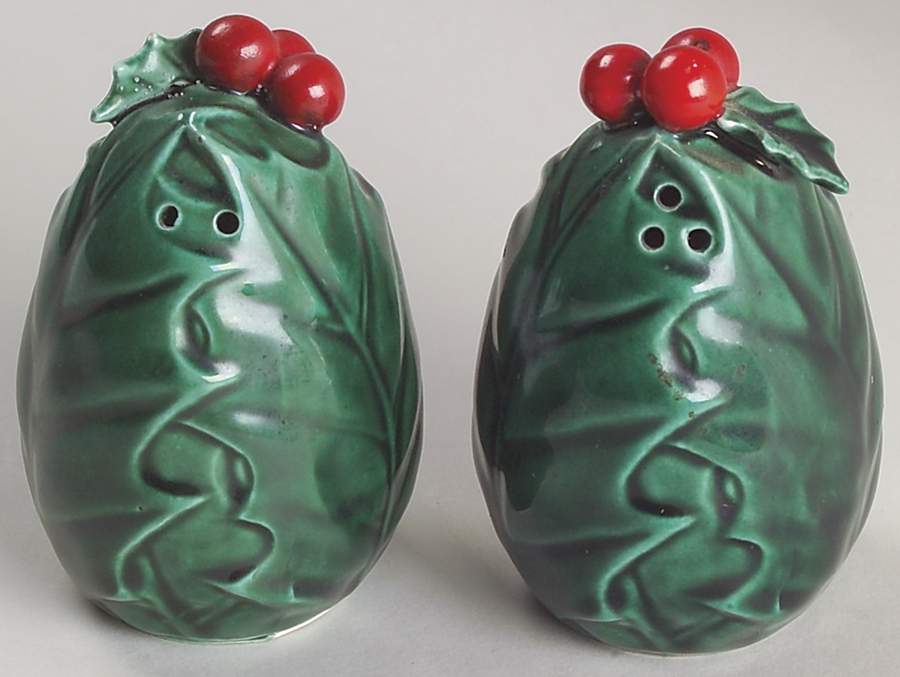Green Holly Salt & Pepper Set by Lefton-1