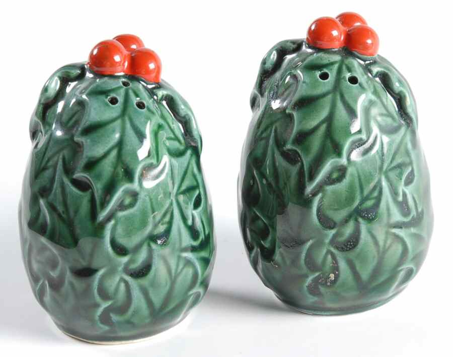 Green Holly Salt & Pepper Set by Lefton-1