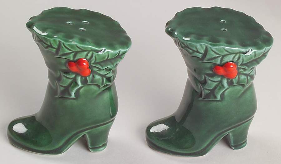 Green Holly Salt & Pepper Set by Lefton-1