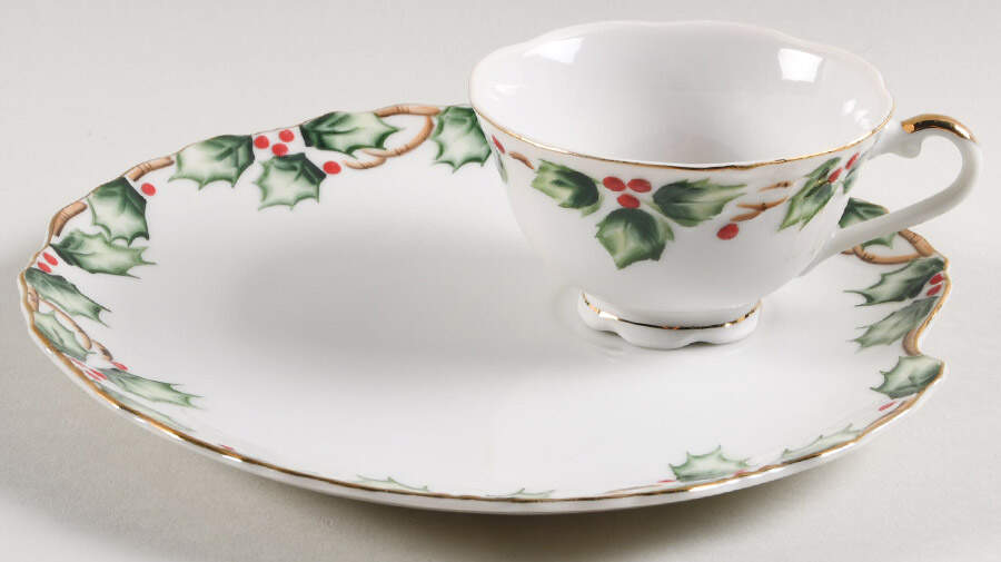 Holly Garland Snack Plate & Cup Set by Lefton-1