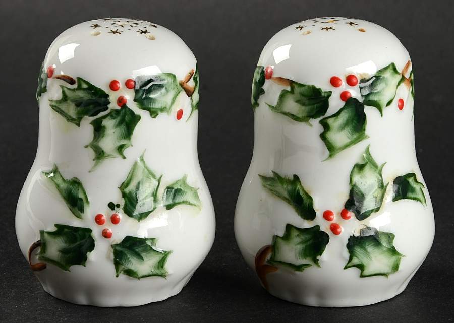 Holly Garland Salt & Pepper Set by Lefton-1