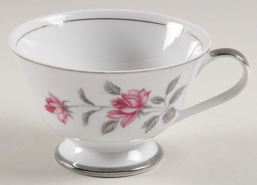 Enchanted Rose Footed Cup by Lennold-1