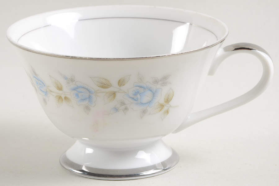 Rhapsody Footed Cup by Lennold-1