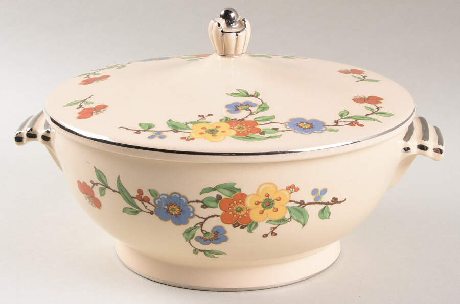LEP4 Round Covered Vegetable by Leigh Potters-1