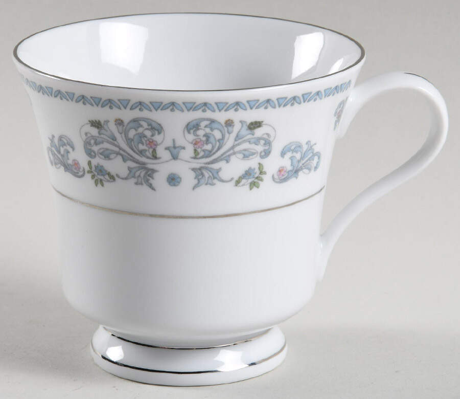 Dorchester Footed Cup by Liling-1