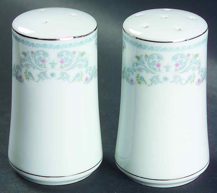 Dorchester Salt & Pepper Set by Liling-1