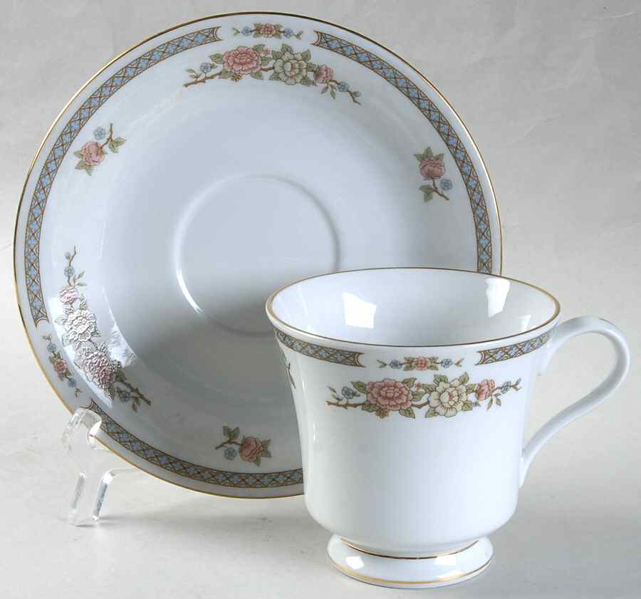 Serenade Footed Cup & Saucer Set by Liling-1