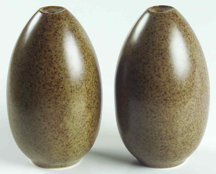 Acorn (Round) Salt & Pepper Set by Lindt-Stymeist-1