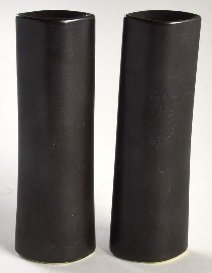 Coal (Round) Salt & Pepper Set by Lindt-Stymeist-1